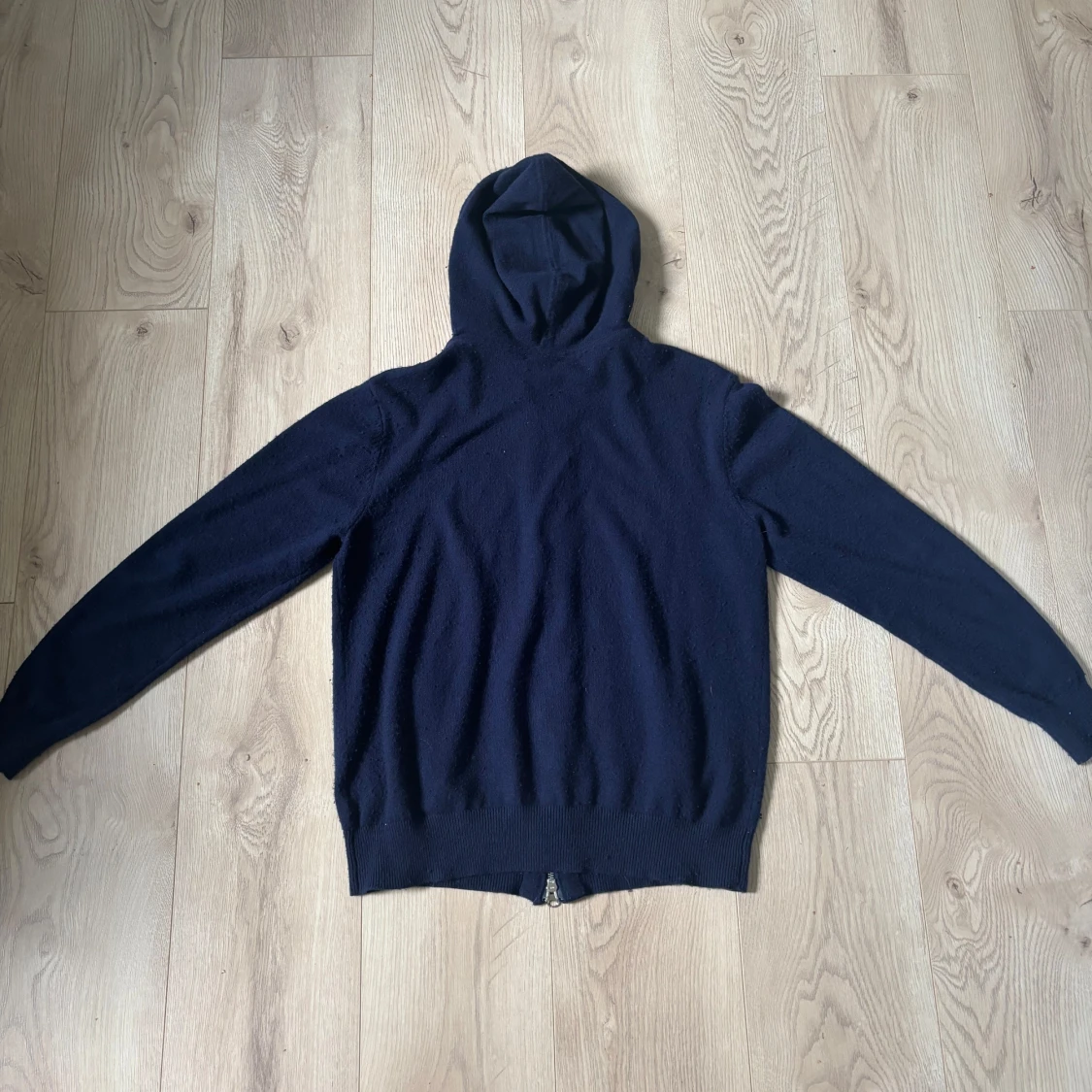 Mörkblå ziphoodie i kashmirblandning - 1