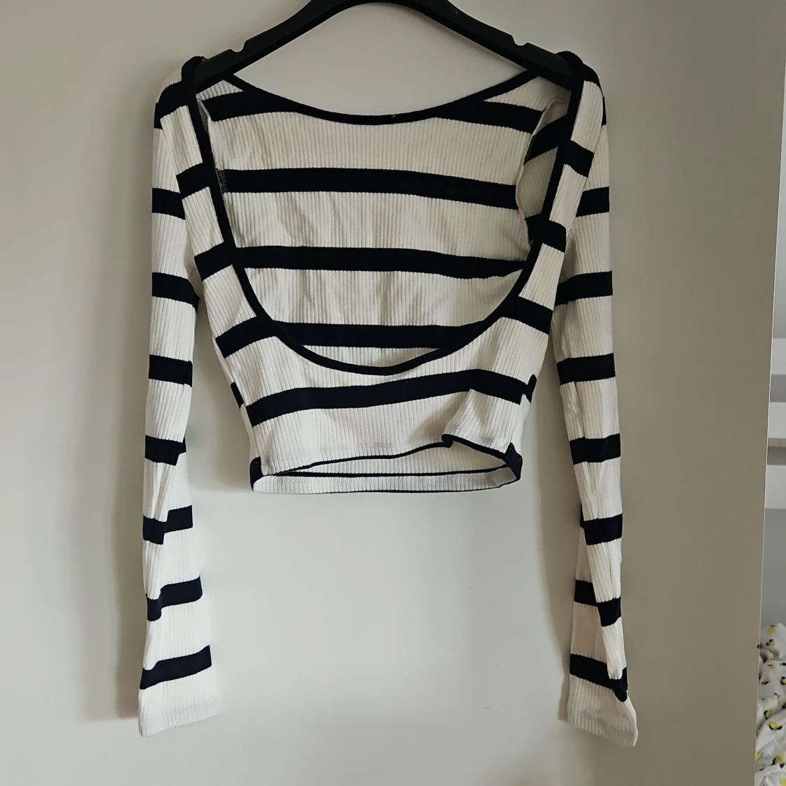 Randig croppad långärmad topp - 1