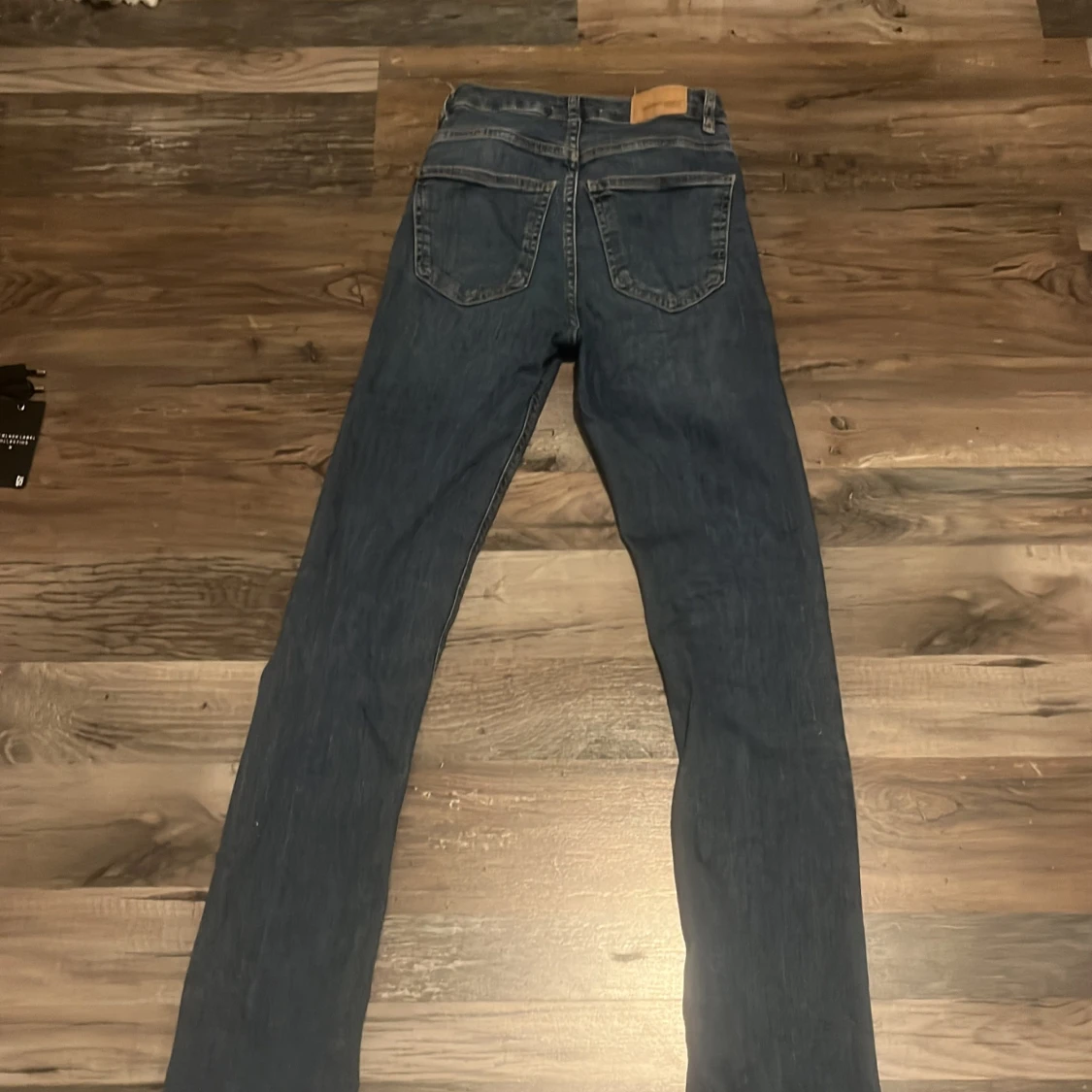 Blå Perfect Jeans från Gina Tricot - 1