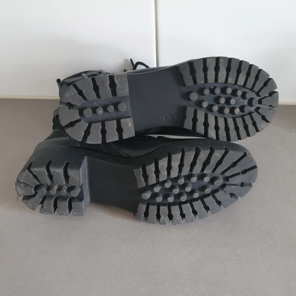 Svarta boots med snörning och spänne, deichman strl 38 - 4