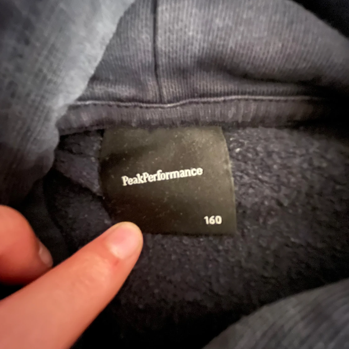 Svart hoodie från Peak Performance - 3