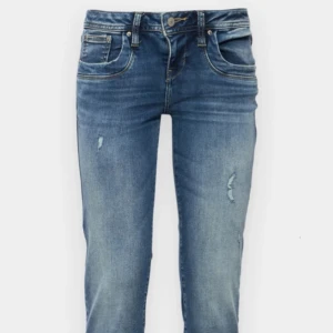 Ltb valerie jeans - Säljer dessa as snygga Ltb jeansen i modellen valerie🥰 Dom är i storlek 25/32 och passar mig i längden som är 170! Jätte snygga och passar till allt. Nästan helt oanvända och därmed inga defekter alls! 