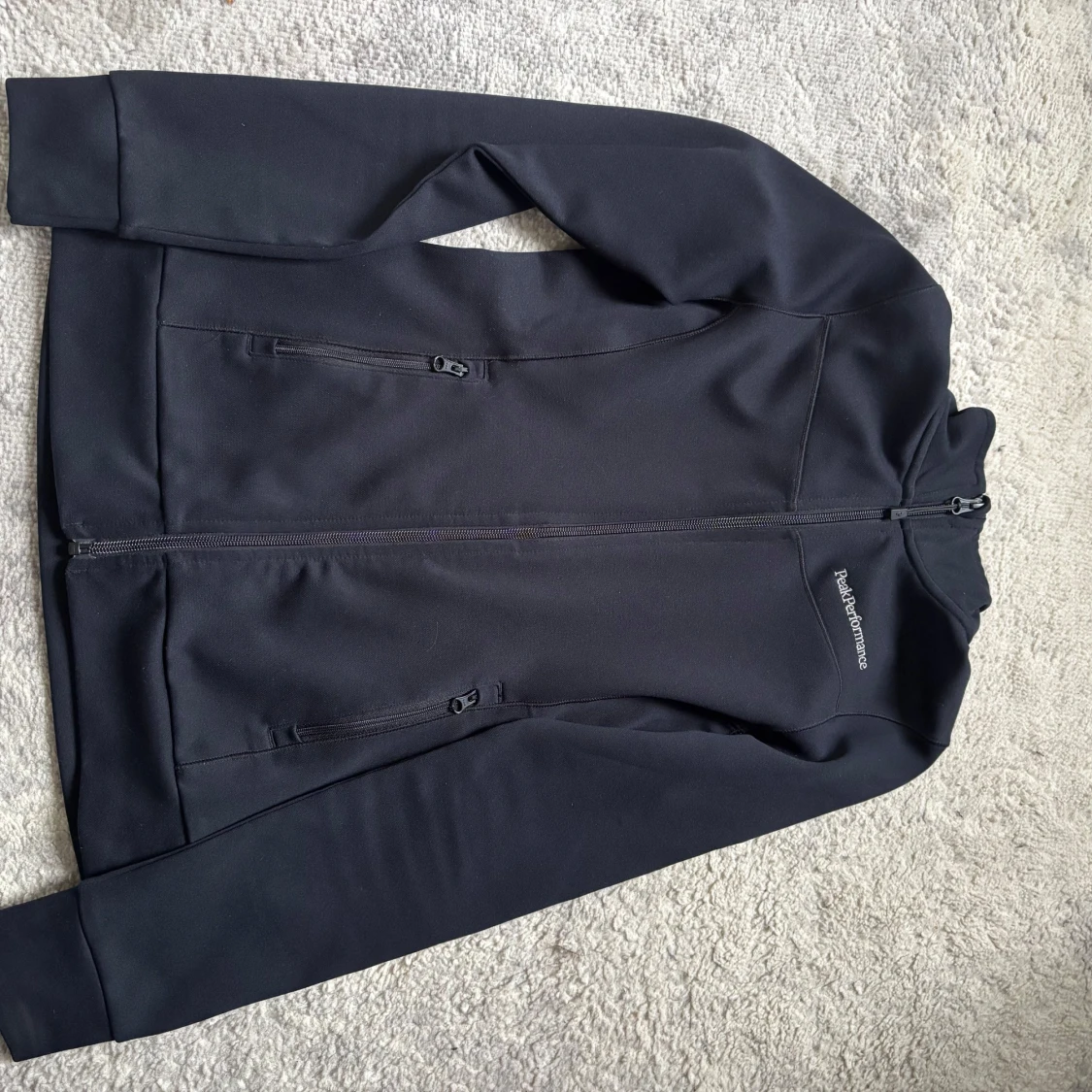 Svart jacka Peak Performance XS