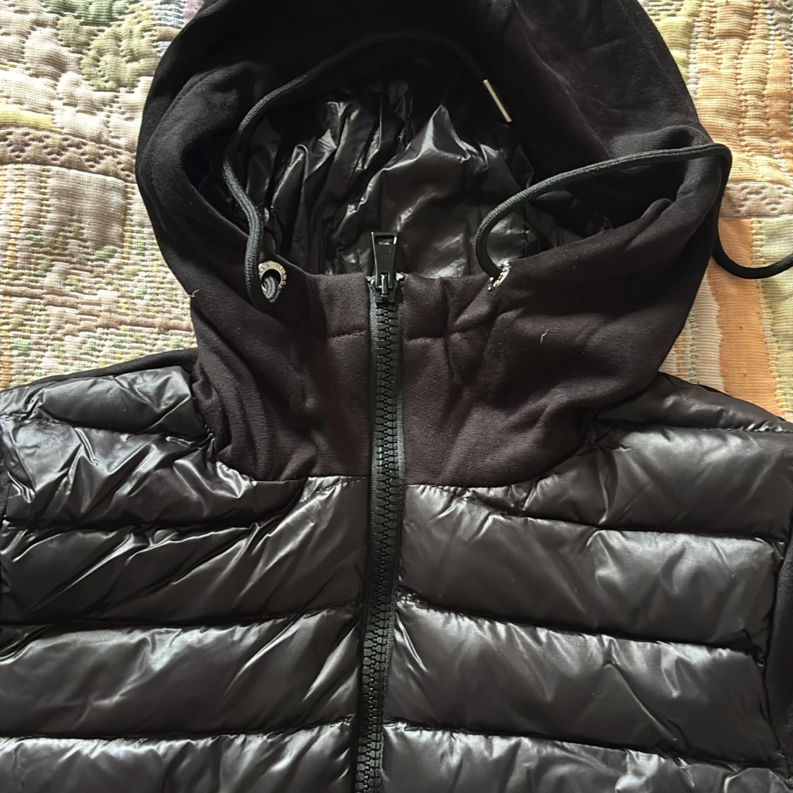 Svart pufferjacka från Moncler