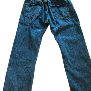 Levi's 501 blå jeans straight fit - Klassiska blå Levi's 501 jeans, storleken är 32/32