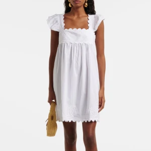 Söt Juliette Dunn klänning - Säljer min fina klänning från Juliet Dunn, perfekt nu till studenten. Storlek 2 vilket motsvarar M. Passar mig bra som brukar kunna ha både S och M