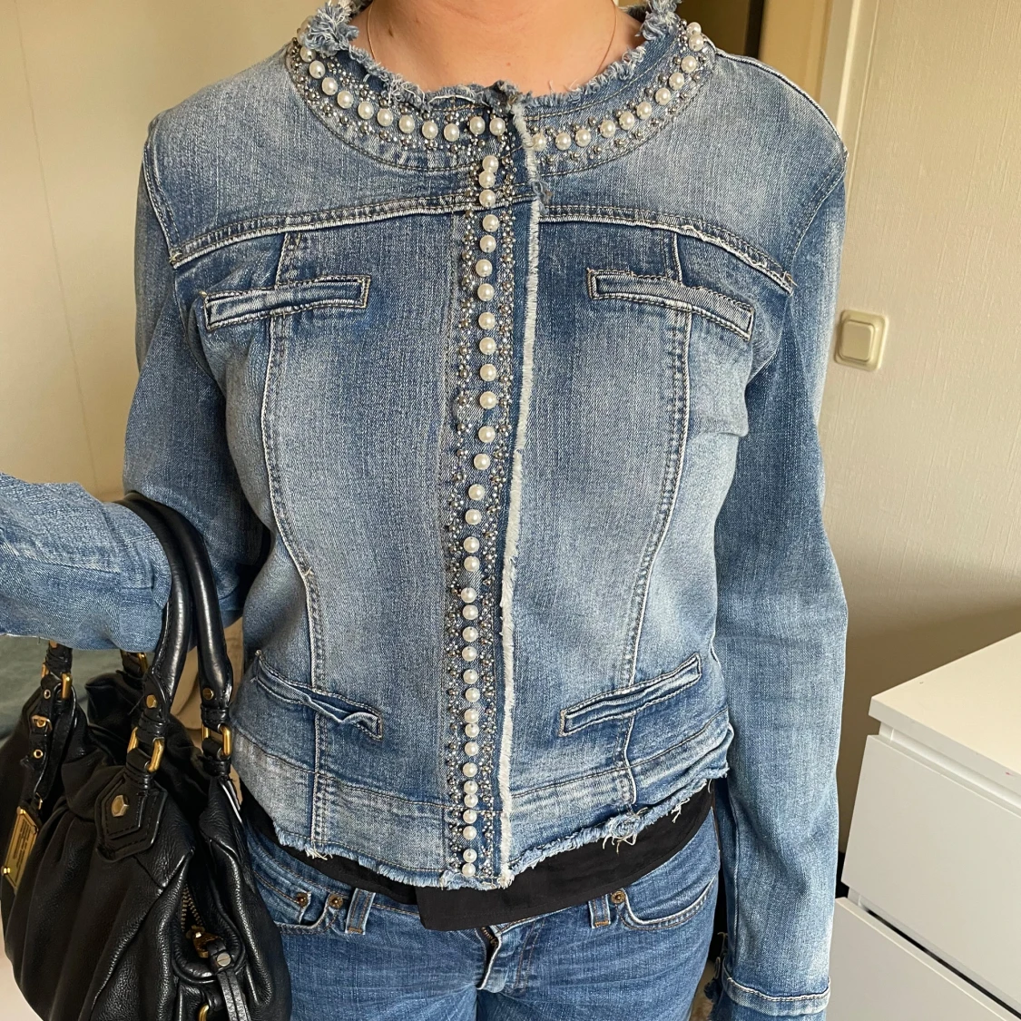 Jeansjacka med pärldetaljer - 1