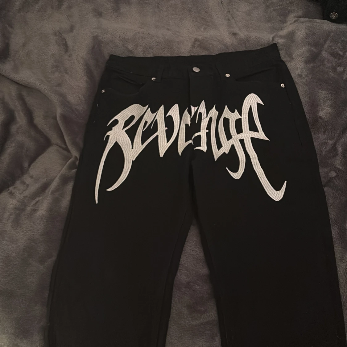 Svarta byxor från Revenge