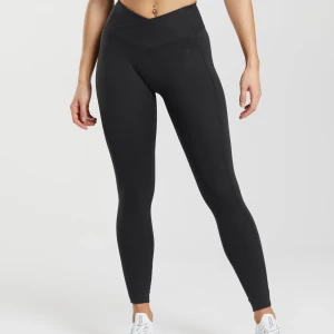 Gymshark leggings  - Säljer ett par gymshark crossover leggings i strl XS, använd fåtal gånger. Nypris:449kr 💗Egna bilder kan skickas vid intresse!!