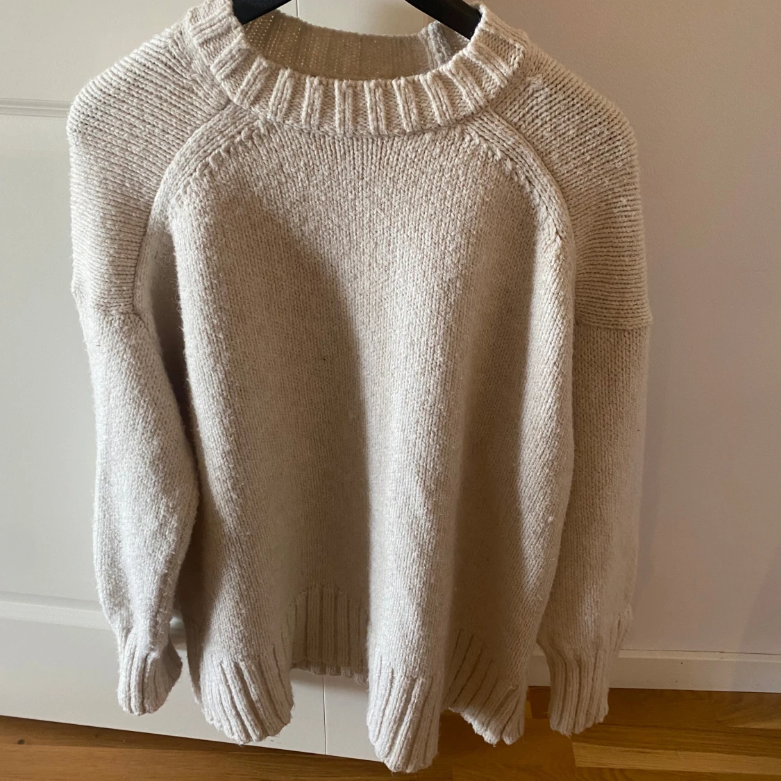 Beige stickad tröja