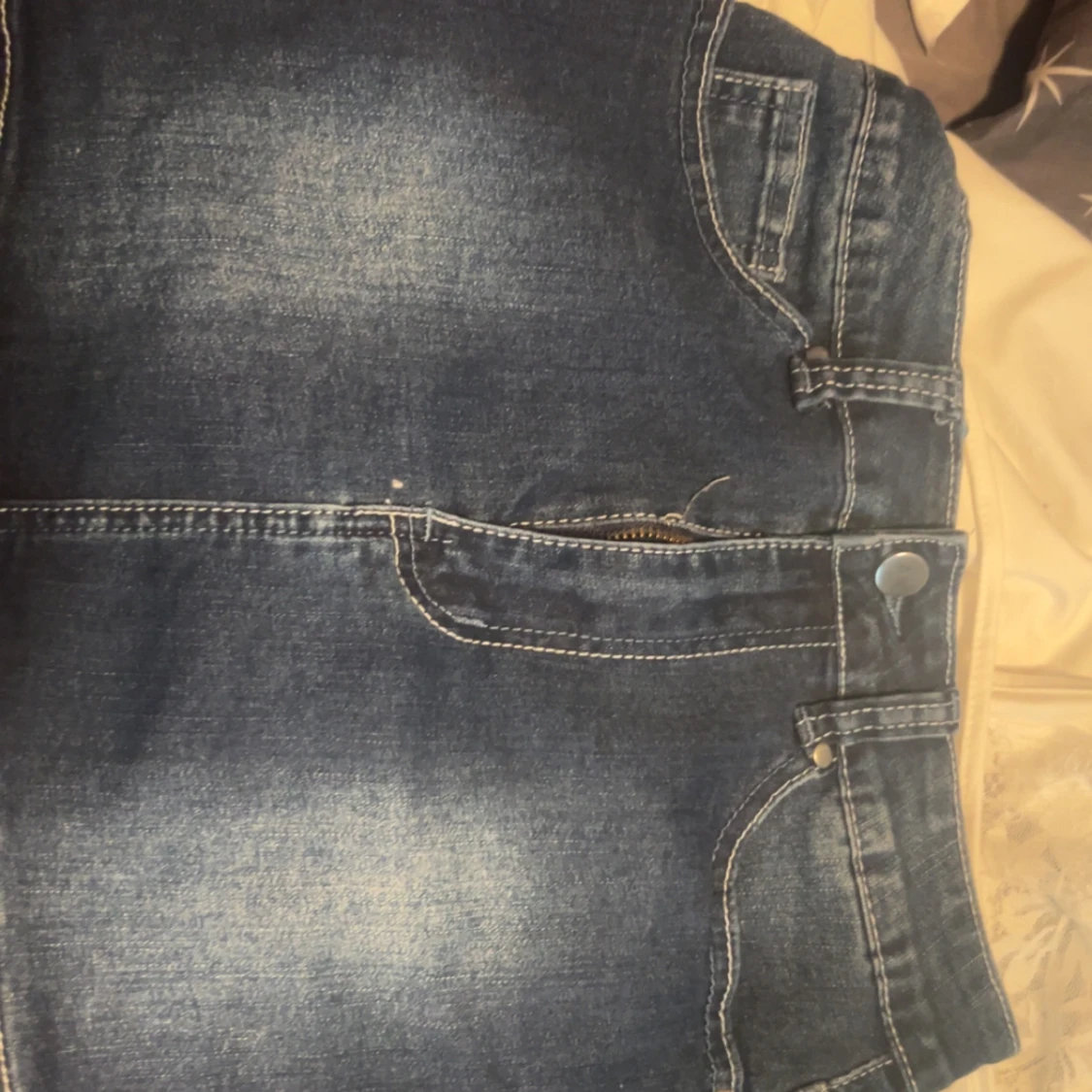 Blå jeanskjol med paljettdetaljer - 3