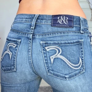 Rock and republic jeans - Midjemått: 38cm rakt över, innerbenslängd: 83cm 💕