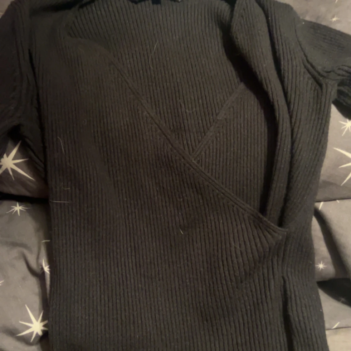 Svart ribbad omlottopp - 3