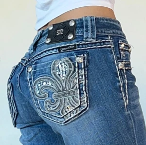 Miss me jeans - Miss me jeans i äldre modell, lågmidjade & bootcut💕 midja 81cm & innerben 86cm💕 jag är 165