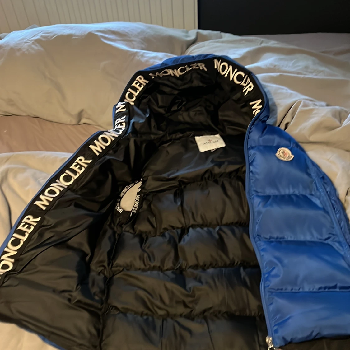 Blå pufferjacka från Moncler - 2