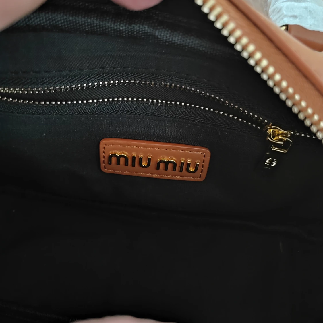 Brun handväska från Miu Miu - 2