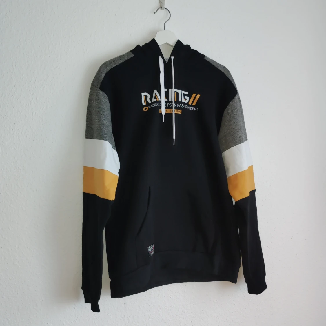 Svart hoodie från Pole Position
