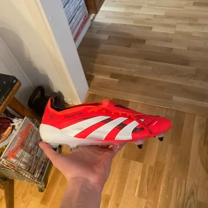 Adidas predator elite SG - Ett par helt nya adidas predator sg med band aldrig använda. Pris går att diskutera 