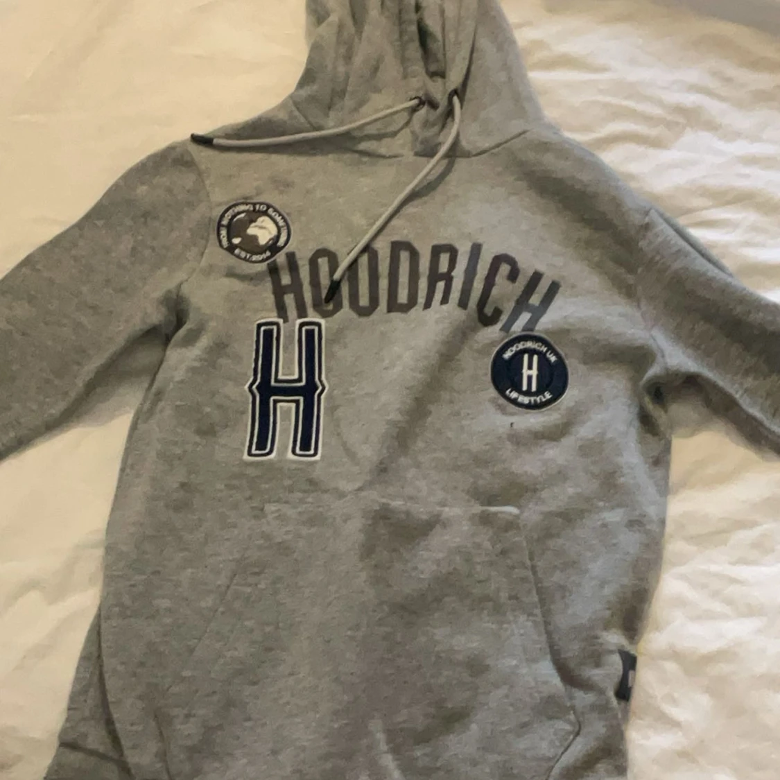 Grå hoodie från Hoodrich - 1