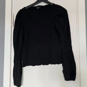 Blus - Blus från Vero Moda i storlek M. 