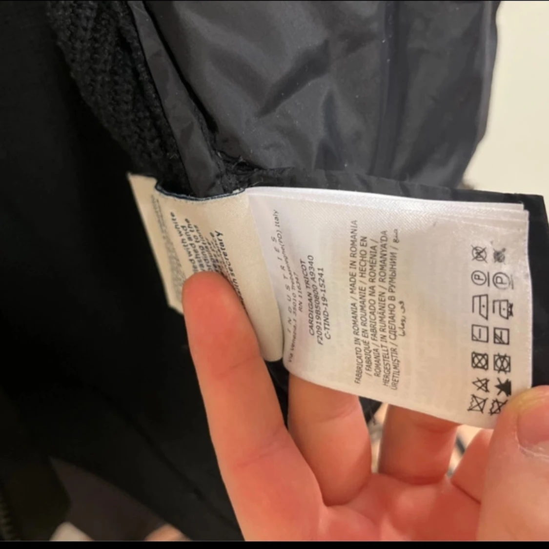 Svart pufferjacka från Moncler - 4