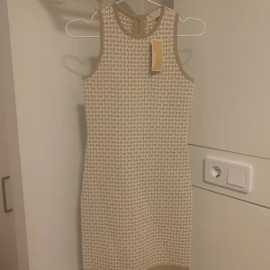 Michael Kors klänning - 🤍