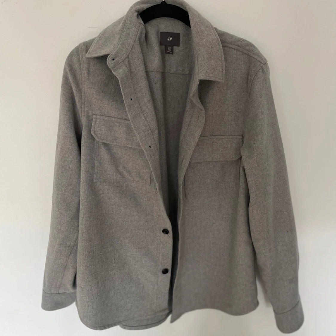 Grå overshirt från H&M - 2