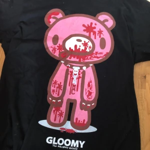 Gloomy Bear T Shirt Japan T shirt - Fet tisha sitter som S/M