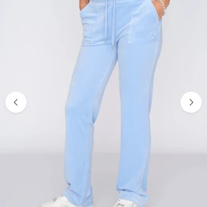 Juicy couture sett  - Jag säljer mitt Juicy couture sett(byxor och tröja) det är i fint skick, tröjan är i xxs och byxor xs.