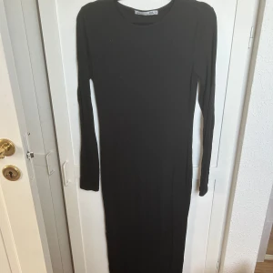 Maxiklänning - En fin maxiklänning från Lager 157, helt oanvänd! 🩷 Storlek S 🌸 Finns även i grå
