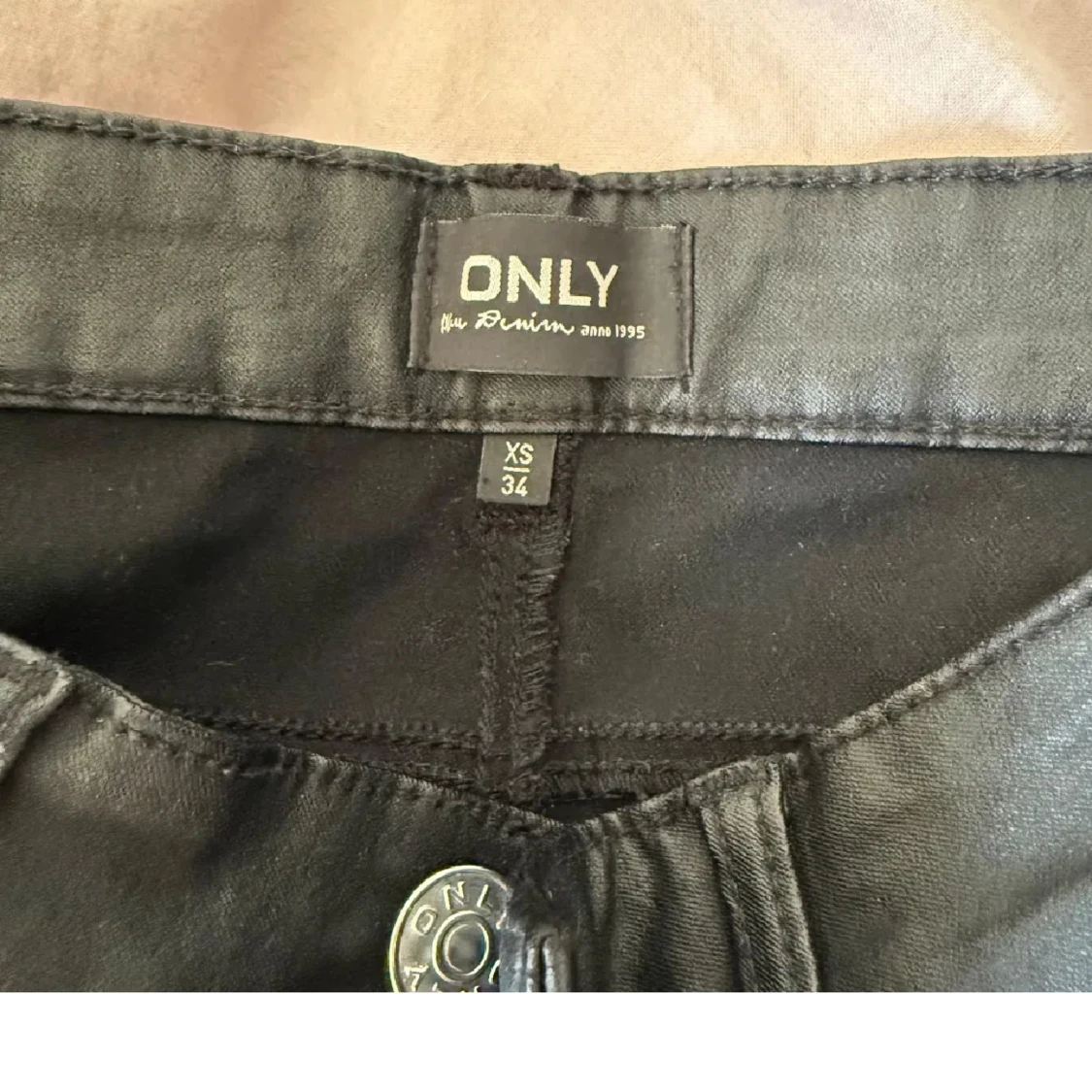 Svarta bootcut byxor från ONLY XS - 3