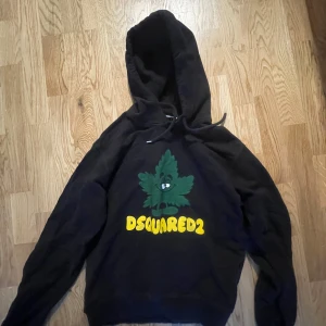 Dsquared2 hoodie - Dsquared2 hoodie storlek S                                              Knappt använd