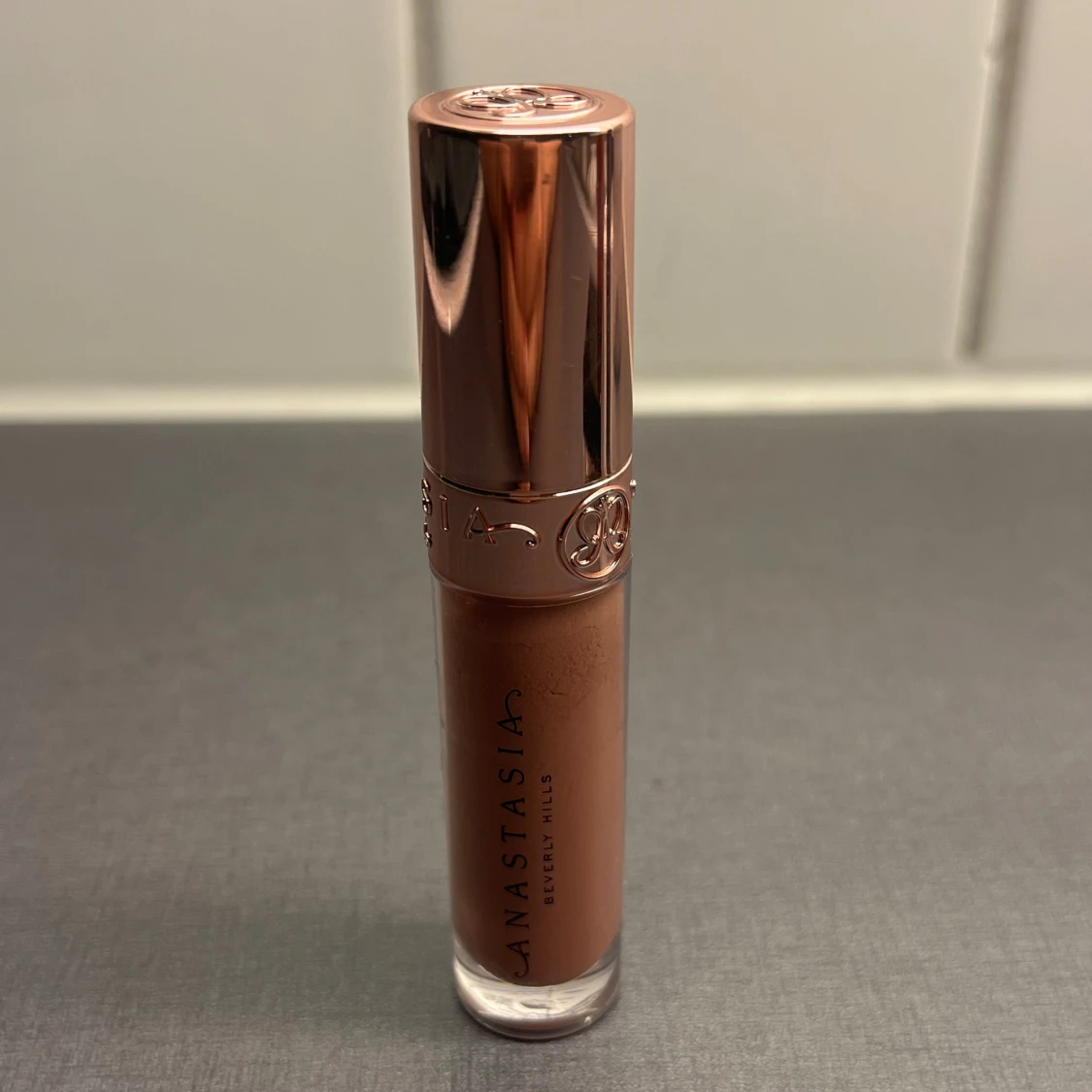 Anastasia Lipgloss Deep Taupe