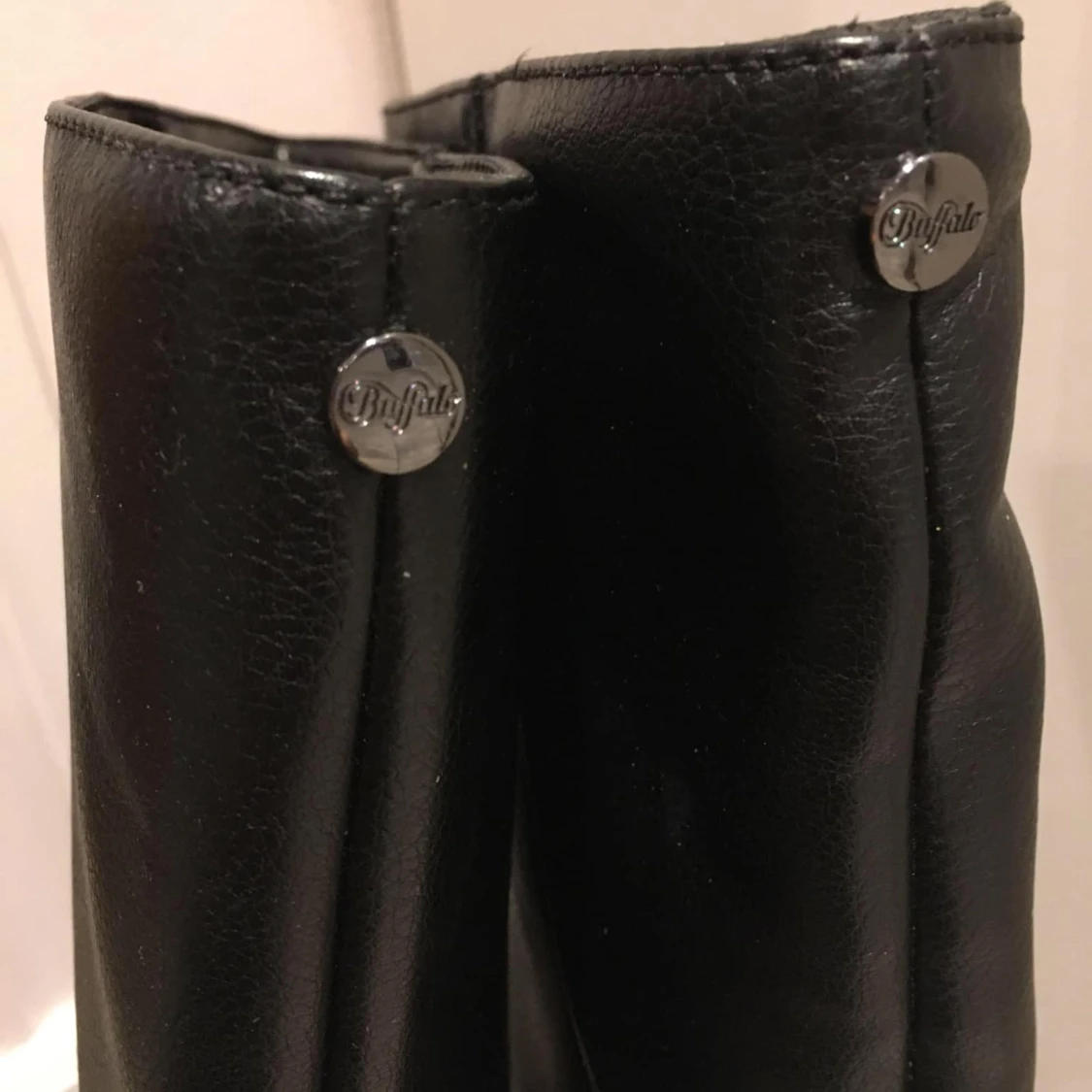 Buffalo svarta vegan boots med platåsula - 4