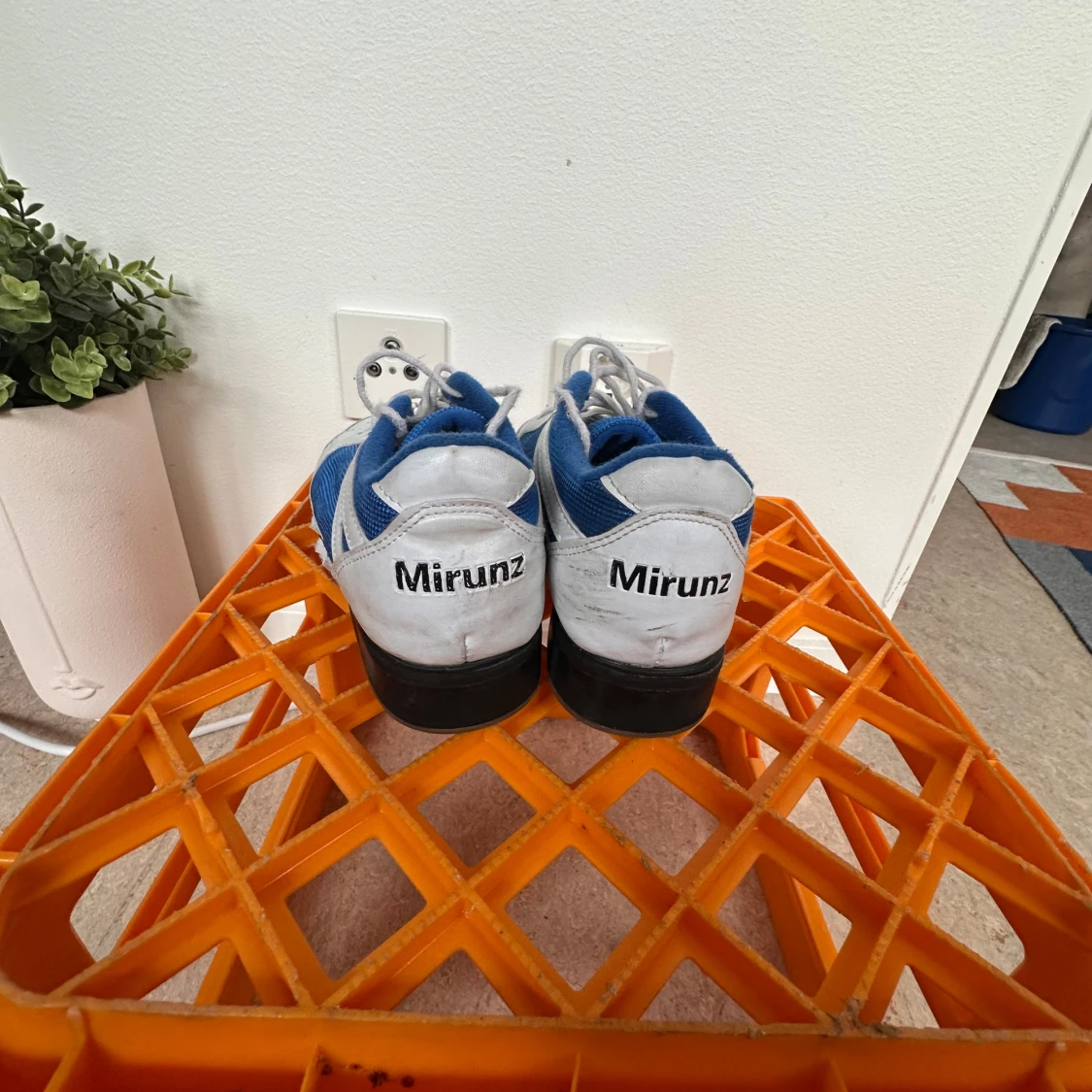 Vita och blåa vintage sneakers - 3