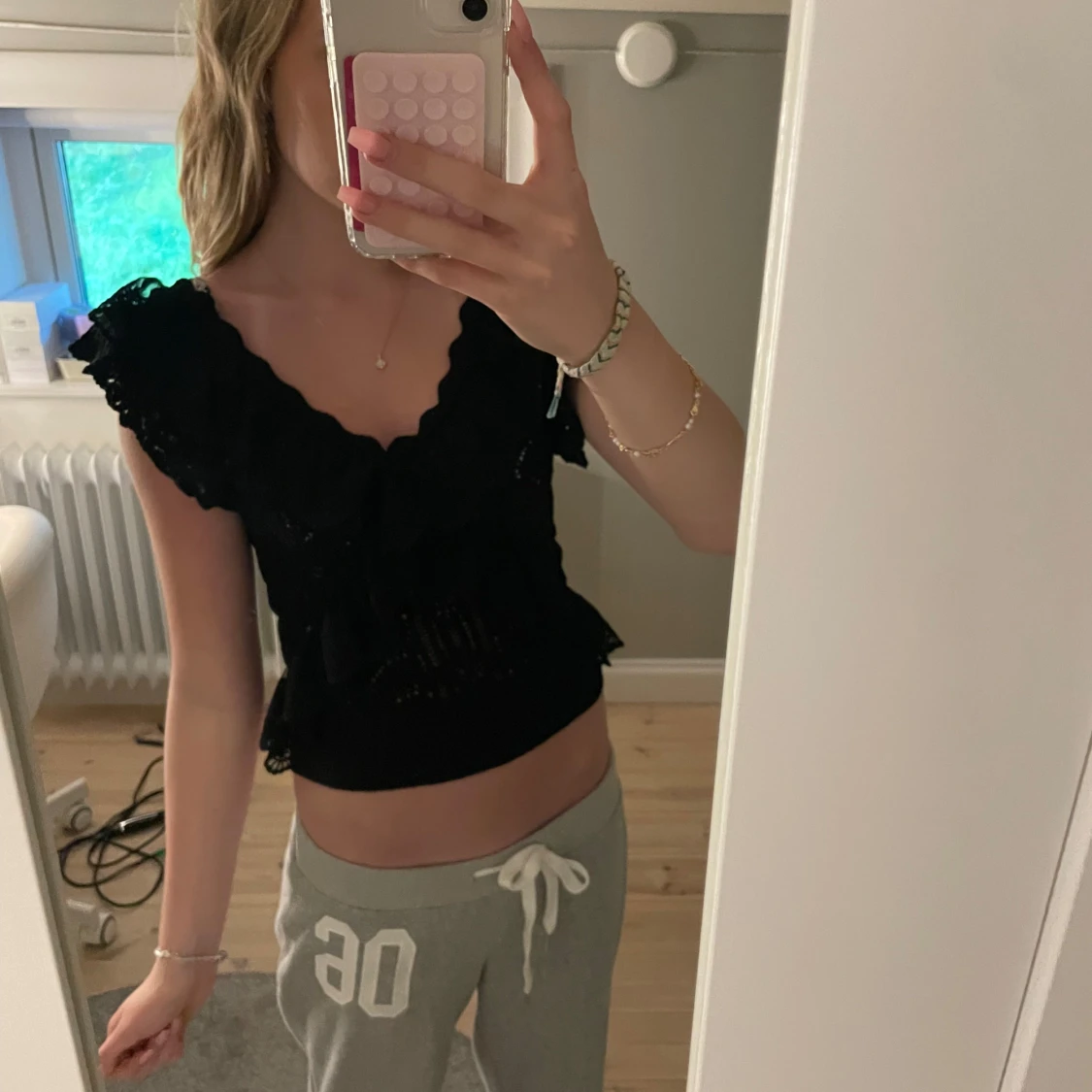 Svart spetsblus med volang från Zara - 1