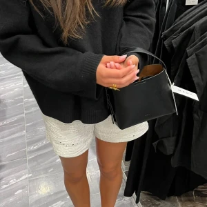 Spets shorts  - Superfina vita spetsshorts perfekt till sommaren! Skriv för fler bilder😍
