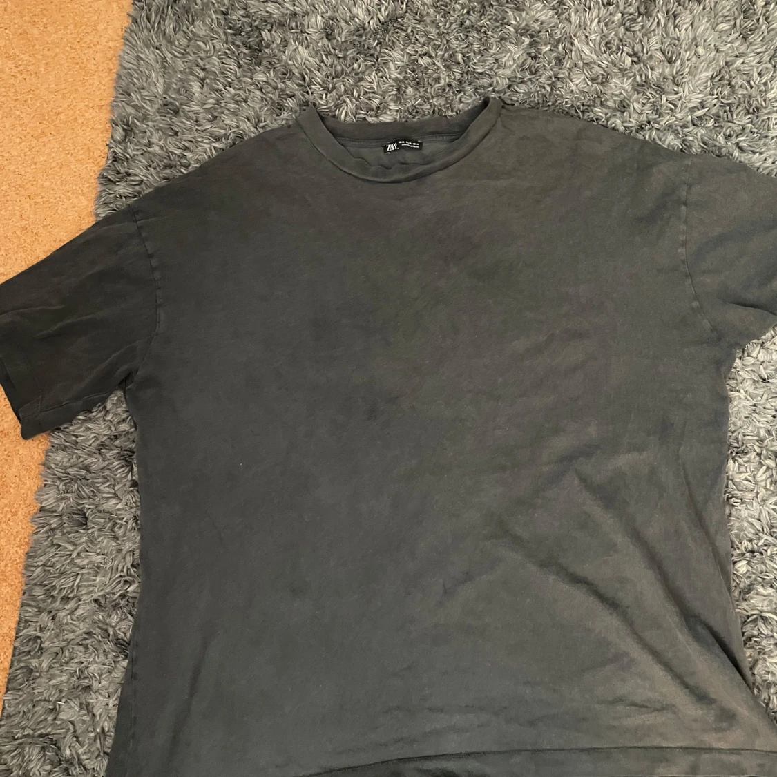 Svart t-shirt med tryck från Zara XL