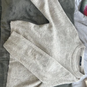 Stickad ljusrosa/smutsrosa tröja - Lager 157 stickad, knappt använd. XS