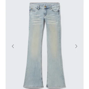 Ljusblå bootcut jeans från weekday  - Snygga ljusblå jeans med bootcut model ifrån weekday, helt nya och helt oanvända! 