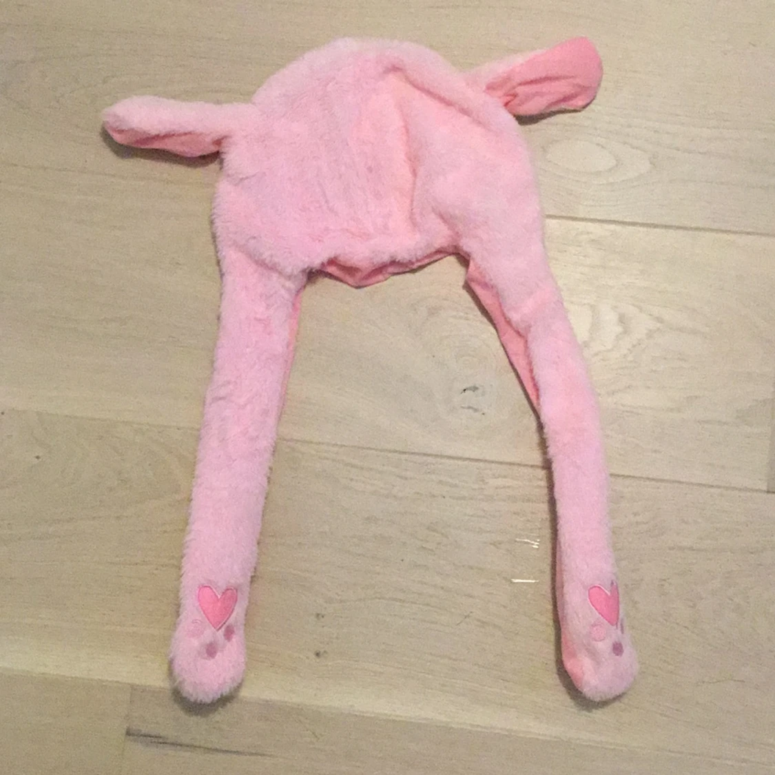 Rosa kaninmössa med hjärtan och ansikte - 1