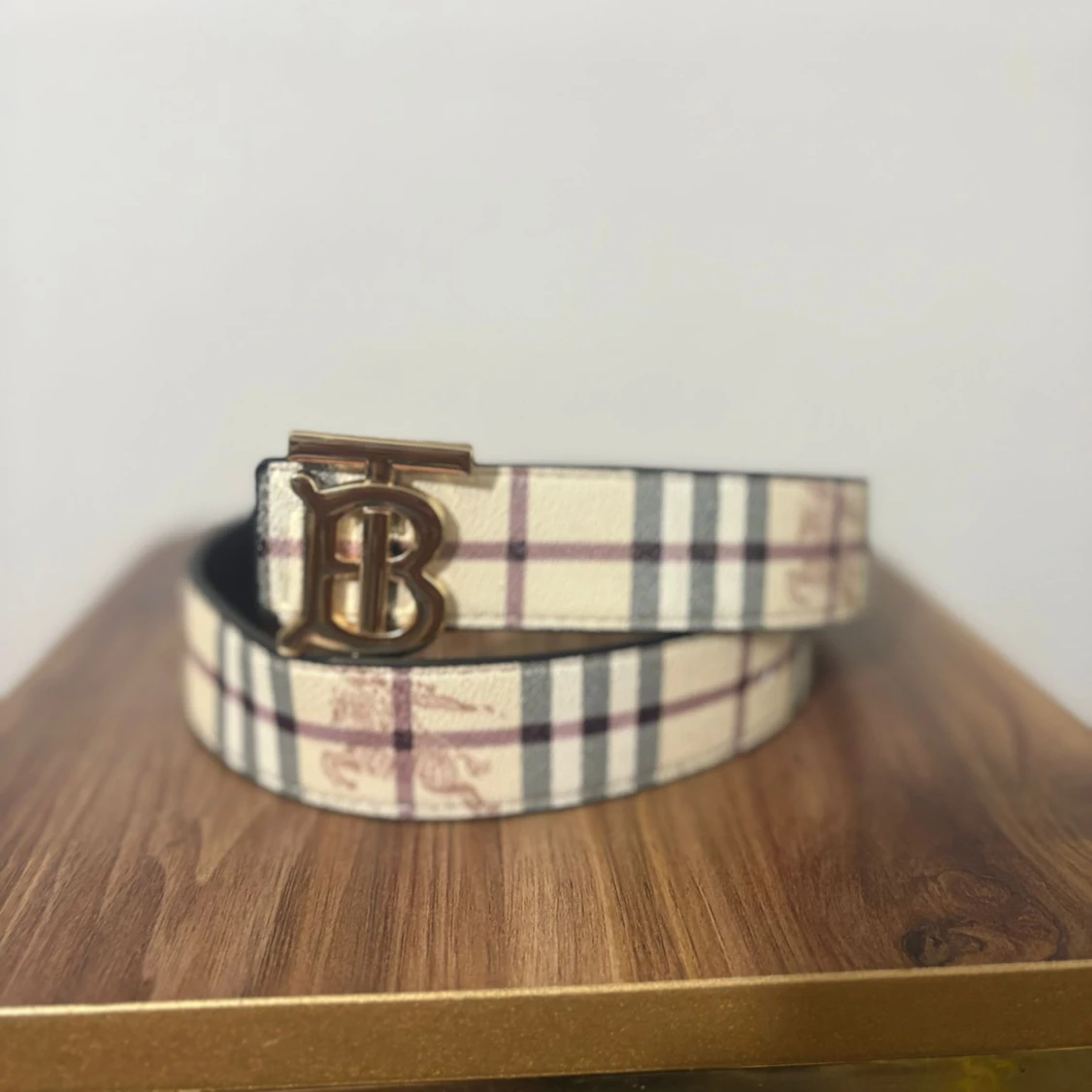 Burberry bälte med guldspänne - 2