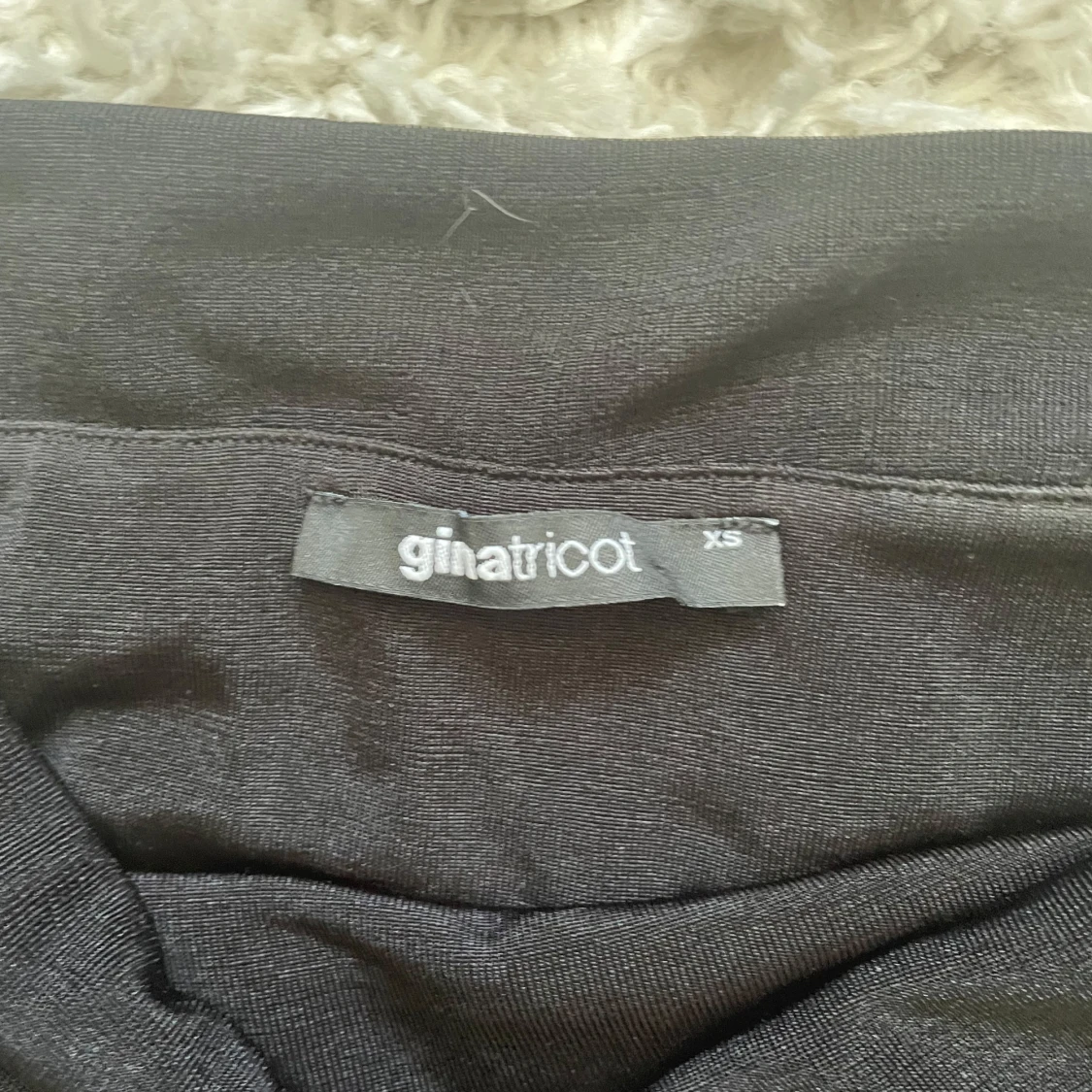 Svart offshoulder topp Gina Tricot XS - 2