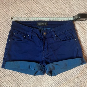 Mini shorts - Mini shorts från Miss Anna. Passar XXS/XS och är i nästintill nytt skick!