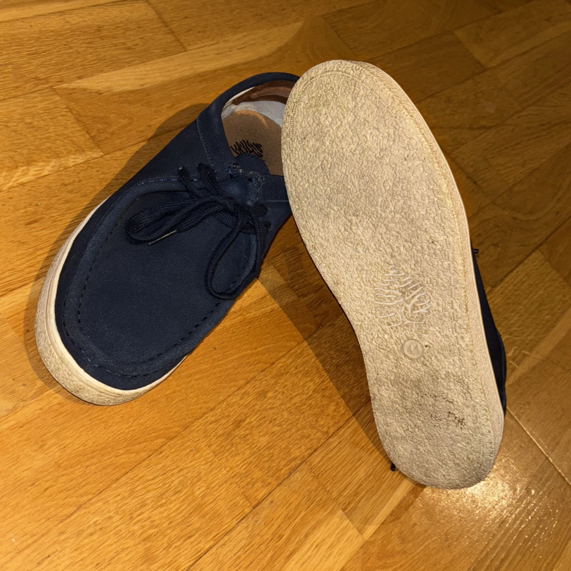 Mörkblå mockaloafers med snörning - 2