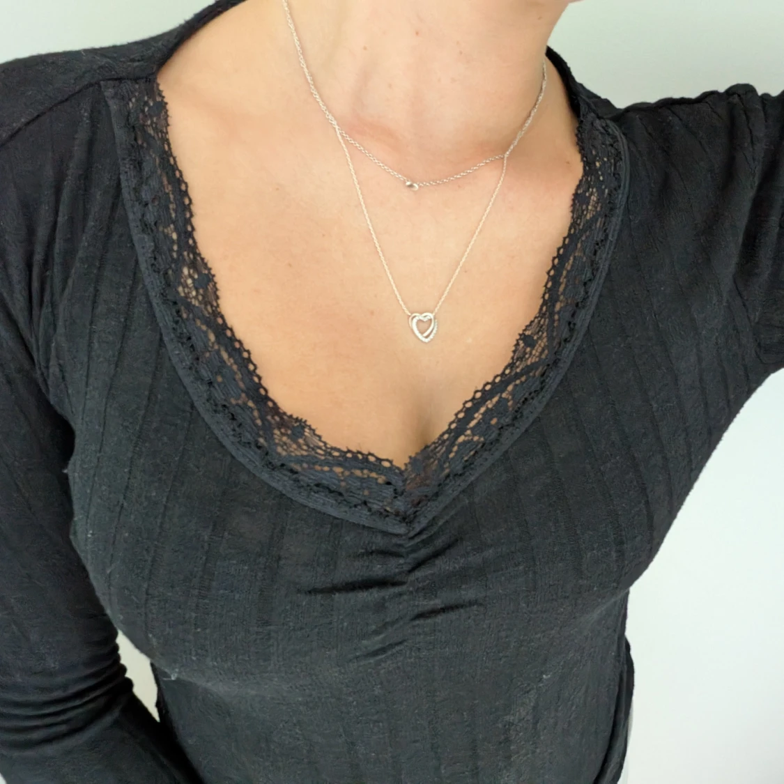 Svart ribbad långärmad topp med spets - 2