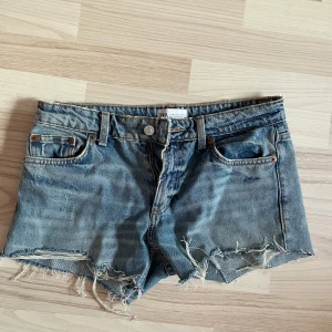 Zara jeans shorts - Säljer då de inte kommer till användning 