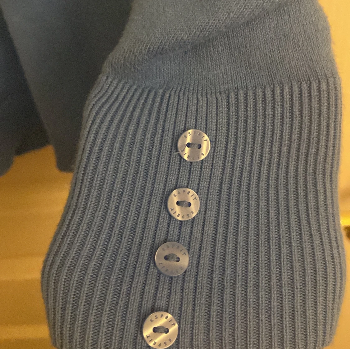 Ljusblå tröja - 91