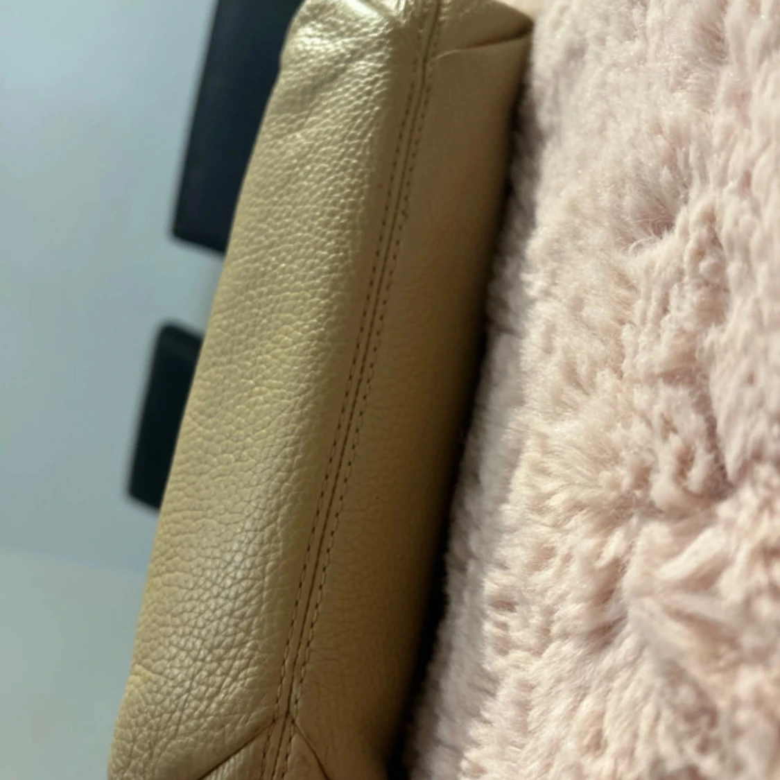 Beige axelväska från Michael Kors - 2