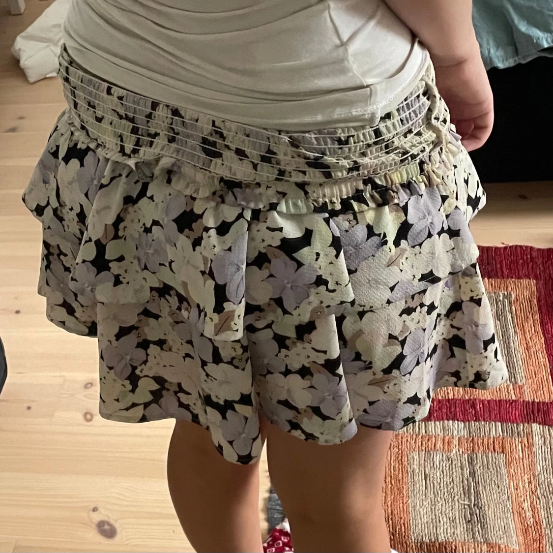 Blommig volangkjol  - 1